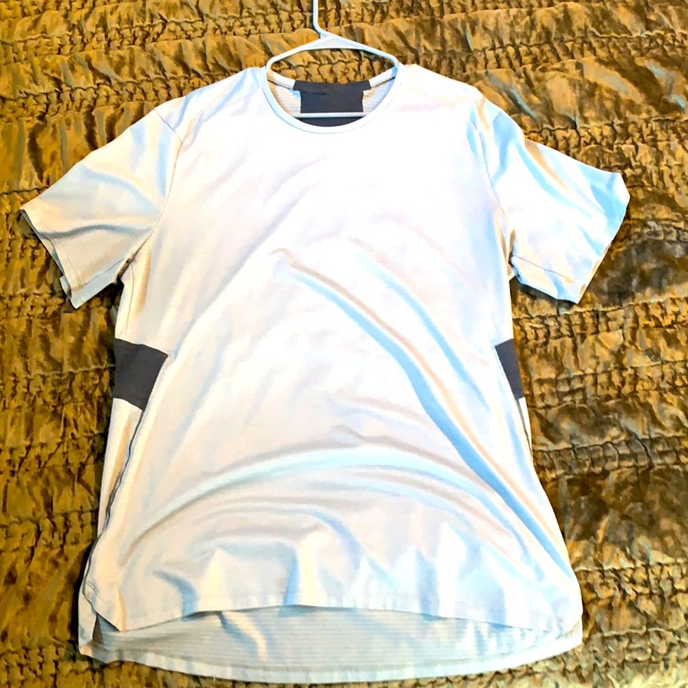 LuLu lemon metal vent tech tee shirt, sz L